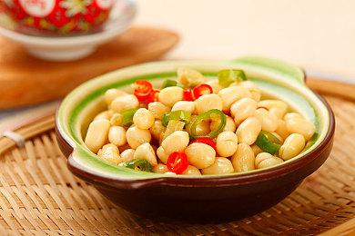 玩家测试《天国：拯救2》惊人细节 街上撒钱NPC狂捡贵族无视